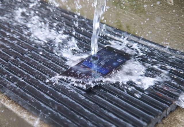 PORQUE NO ENTRAN EN GARANTIA LOS MOVILES MOJADOS