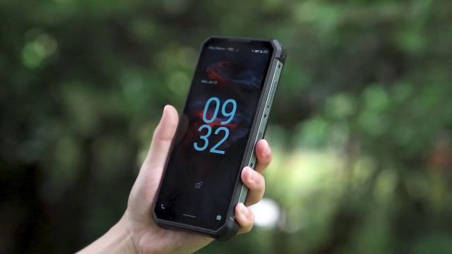 OUKITEL-WP19-The-Worlds-Largest-21000mAh-Rugged-Smartphone-with-SONY-Night-Vision-Camera2.166