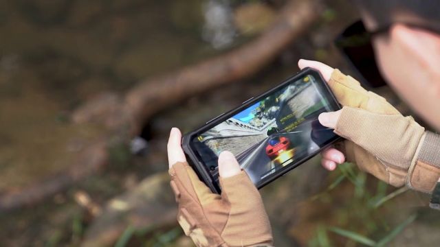 OUKITEL-WP19-The-Worlds-Largest-21000mAh-Rugged-Smartphone-with-SONY-Night-Vision-Camera53.233-1024x576